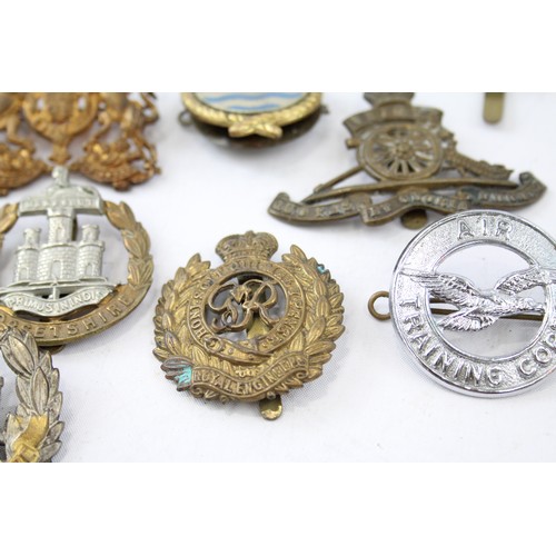 587 - Military Cap Badges x 10 inc. K.O.Y.L.I Dorsetshire R.A.F Etc      2341318