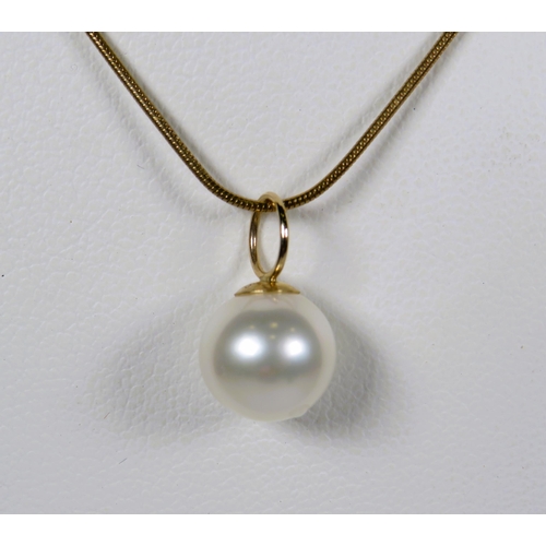 464 - 9ct Yellow Gold Pearl Set Pendant hung on an 18 inch 9ct Yellow Gold cordchain.   Total Weight 3.6g