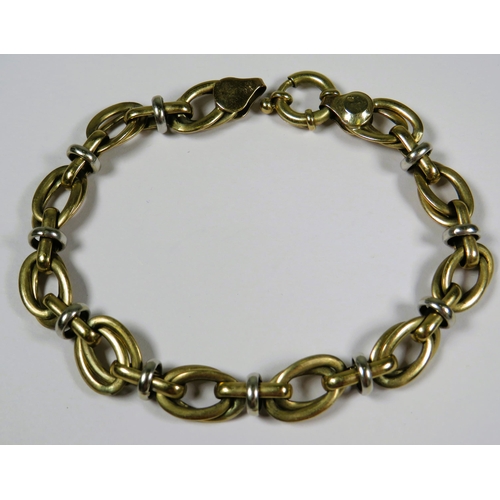 472 - Pretty 9ct Gold Double link Bracelet with White Gold spacers.  Total length 7.5 inches.   17.5g