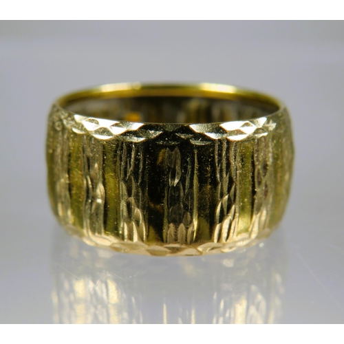 474 - 9ct Yellow Edged band.  Finger size 'O'   1.4g