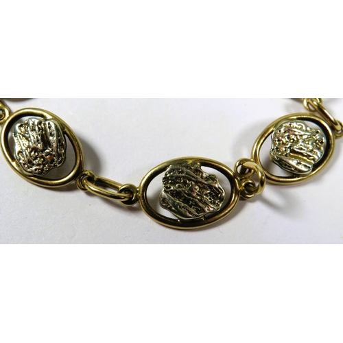 483 - 9ct Yellow Gold Bracelet with Nugget shaped decoration to the oval links. Measures approx 6.5 inches... 