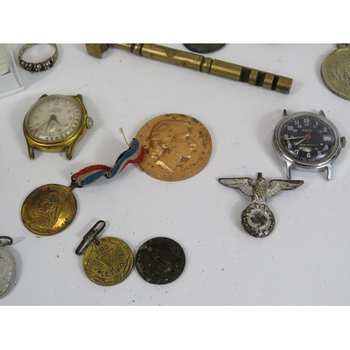 850 - Mixed collectables lot including lighter, medals, tokens, banknotes, pencils and some silver items.