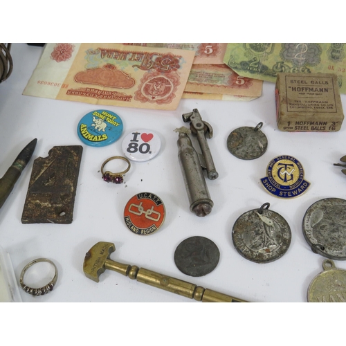 850 - Mixed collectables lot including lighter, medals, tokens, banknotes, pencils and some silver items.