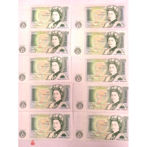 1552 - Ten Near Mint Vintage UK One Pound Notes.  See photos.