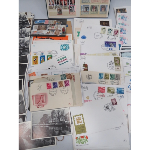 1570 - Good Mixed Stamp lot to include Mint, FDC's and loose stamps. Photo postcards of Old London.  See ph... 