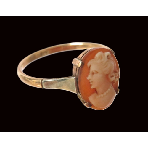 209A - 9ct Yellow Gold Cameo Set Ring.  Finger size 'P'    1.9g