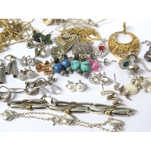 229A - Selection of 925 Silver jewellery to include pendants, Neckchains  and lots of pairs of Earrings. Se... 