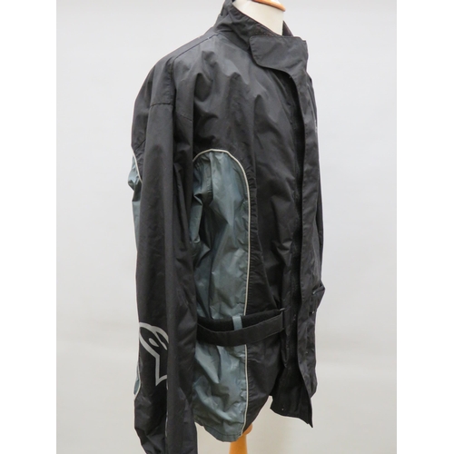 1745 - Alpine Stars Lightweight motorcycle shower jacket with zip and velcro fastening. In very good condit... 