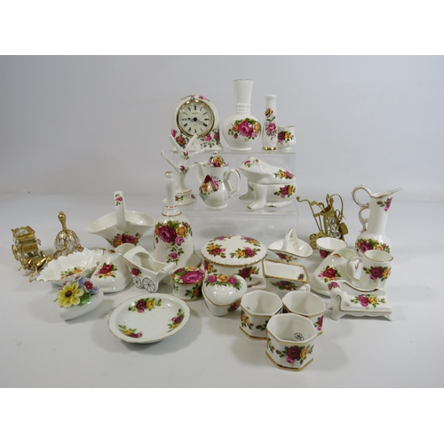 1549 - Large selection of Cottage rose ornaments etc.