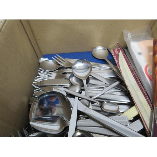 59 - Mixed lot of Royalty commemorative items and a large selection of various cutlery etc.