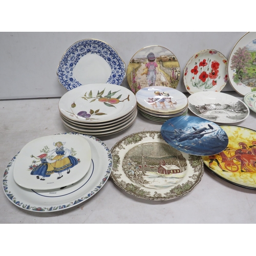 130 - Large collection of various collectable plates by Coalport, Aynsley, Royal Worcester etc.