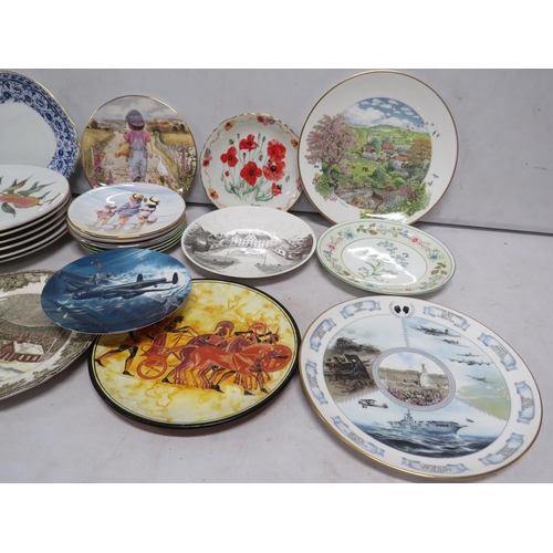 130 - Large collection of various collectable plates by Coalport, Aynsley, Royal Worcester etc.