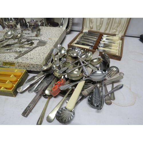 94 - Large Selection of various vintage cutlery see pics.