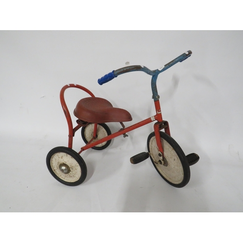 324 - Vintage Tri-ang Childs Tricycle approx 21 inches long.