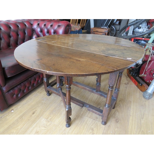 331 - Gate Leg Drop leaf Circular table in lovely condition with great patinated colour. All peg jointed, ... 