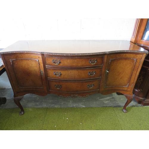 357 - Lovely Early 20th Century Serpentine fronted sideboard with central row of drawers with two cupboard... 