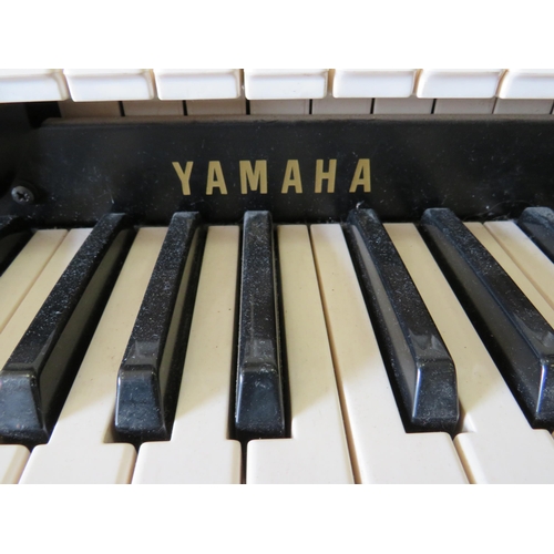 359 - Yamaha Home Double Keyboard organ in running order. See photos.