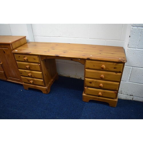 441 - Pine kneehole dresser with four drawers to each side Measures approx H:28 x W:59 x D:17 inches. See ... 