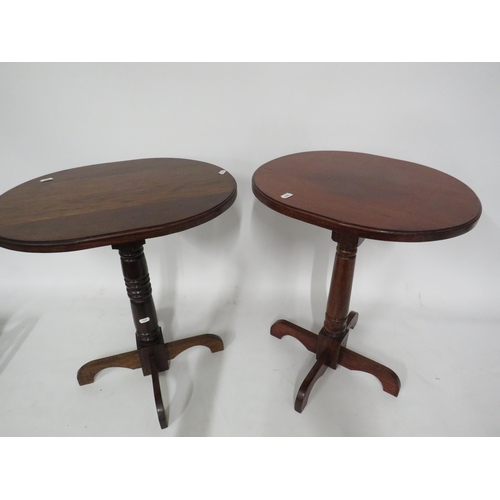 189 - 2 small occasional tables, 21.5