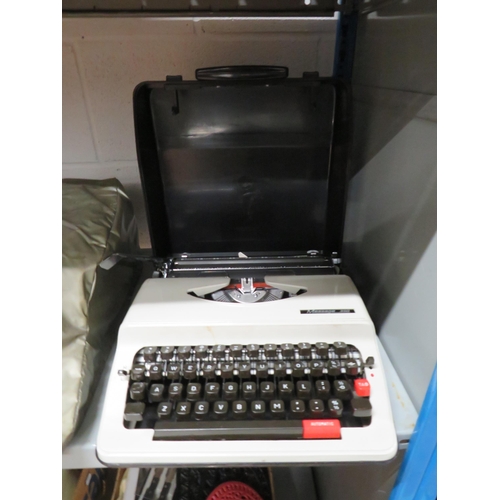 199 - Message 350 portable vintage typewriter.