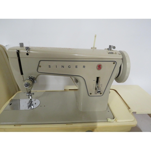 418 - Vintage singer sewing machine.