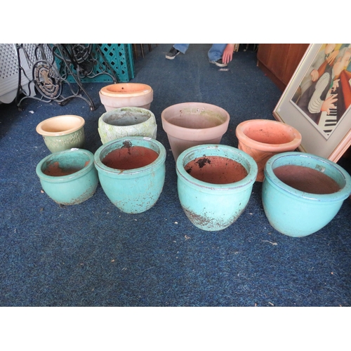 449 - 10 garden planters.