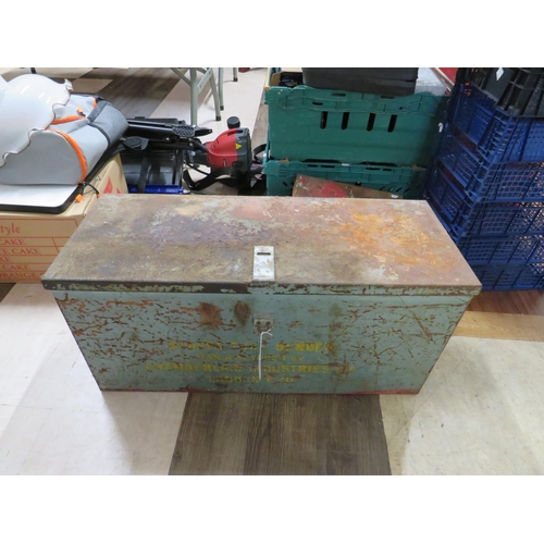 492 - Large metal Tool storage box, 30.5