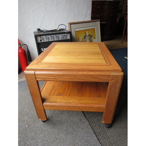 526 - Light wooden coffee table on castors, 26