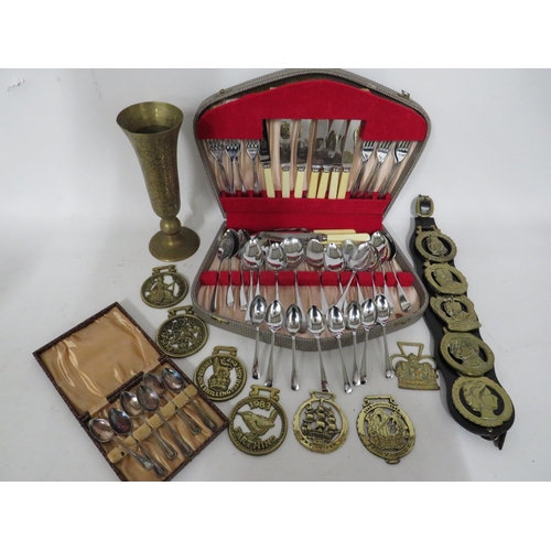 232 - Mixed lot to include Sheffield Steel Cutlery, EPNS spoons with case, selection of Vintage Brasswares... 