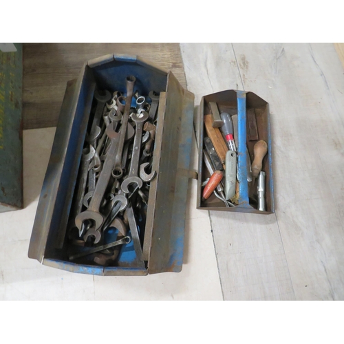 490 - Cantilever tool box and a selection of spanners and other assorted tools.