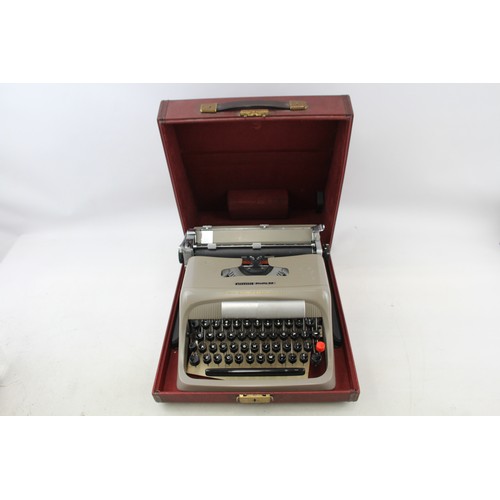 22 - Olivetti Studio 44 Typewriter in Original Carry Case     822662