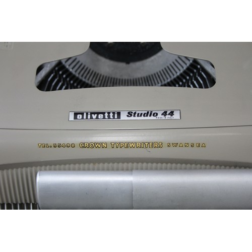 22 - Olivetti Studio 44 Typewriter in Original Carry Case     822662