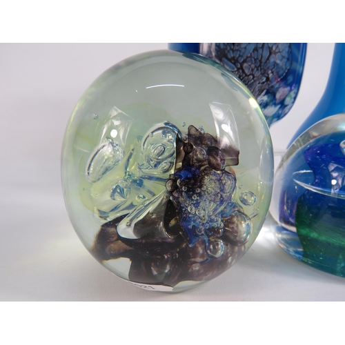 47 - Mixed art glass lot including a opalescent Eikholt paperweight and a Caithness Cadenza heart vase.