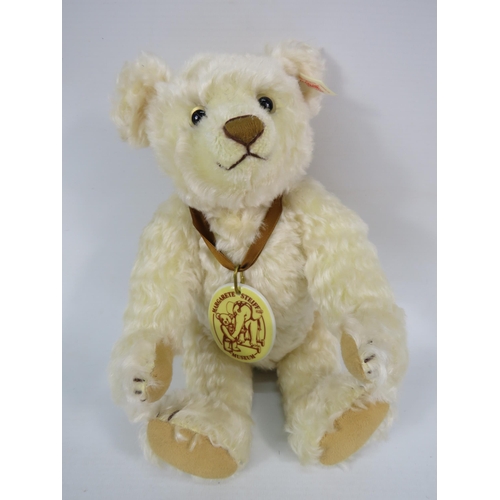 83 - Margarete Steiff Museum teddy bear 32 weiss.
