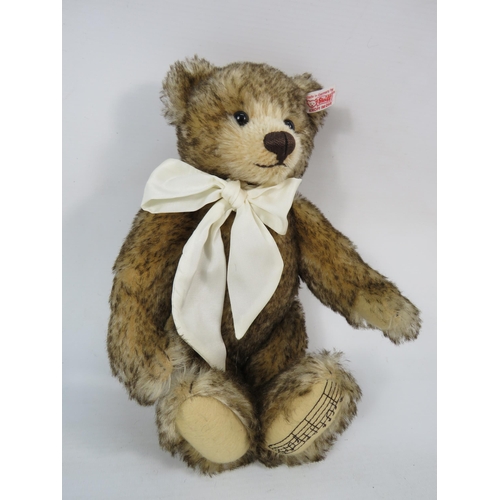 95 - Limited Edition Musical Steiff English bear, 3631 of 4000. Approx 12