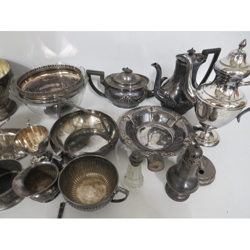 106 - Selection of Vintage Silver plate to include a very nice Cigarette box. See photos.