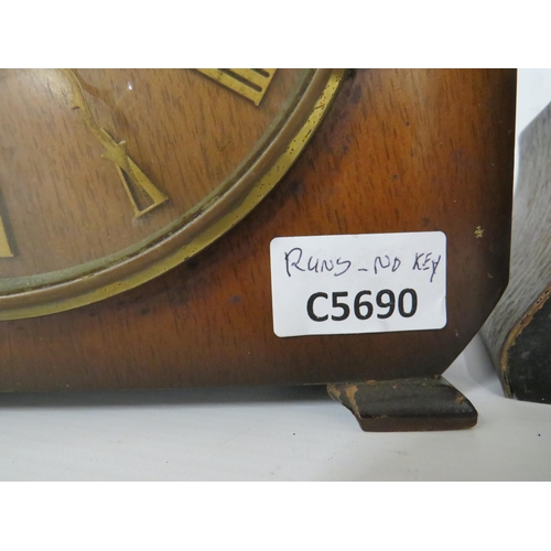 75 - Two Mid 20th Century Traditional Smiths Mantle Clocks. Both in running order but no key. Tallest 8 i... 