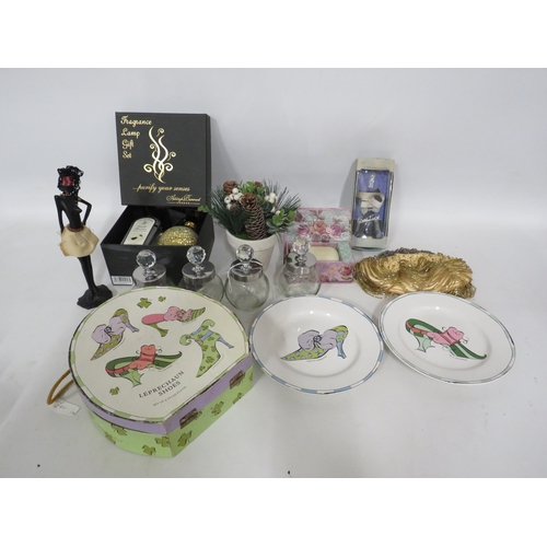 165 - Mixed lot including giftset, salad plate set, handbag etc.