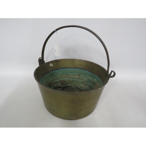 178 - Large heavy brass jam pan, 13