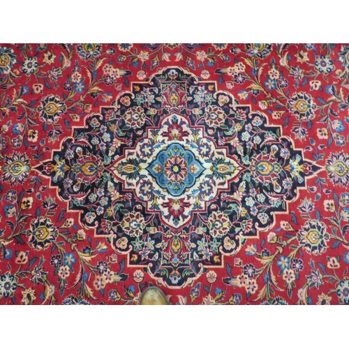 125 - Lovely Middle Eastern Rug which measures 3.8 x 2.8 Meters. See photos