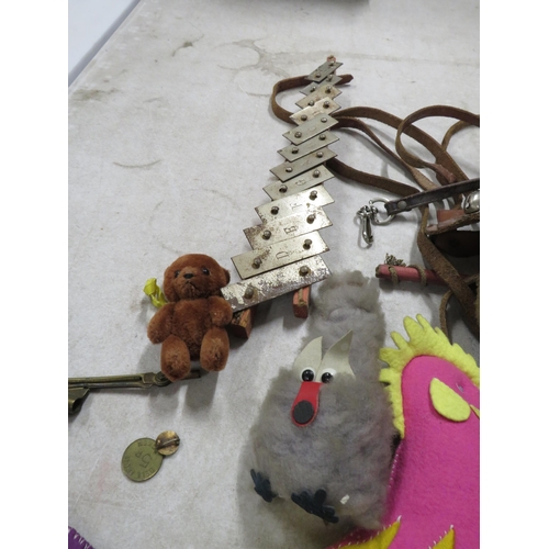 258 - Mixed collectables lot including handmade and vintage small teddies.