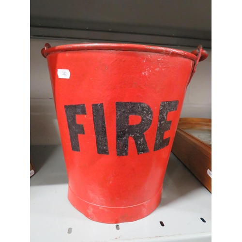 362 - Vintage 1940's era Red Fire Bucket. See photos.