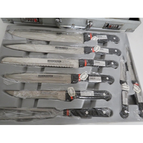 286 - Hack messer knife set in a case.