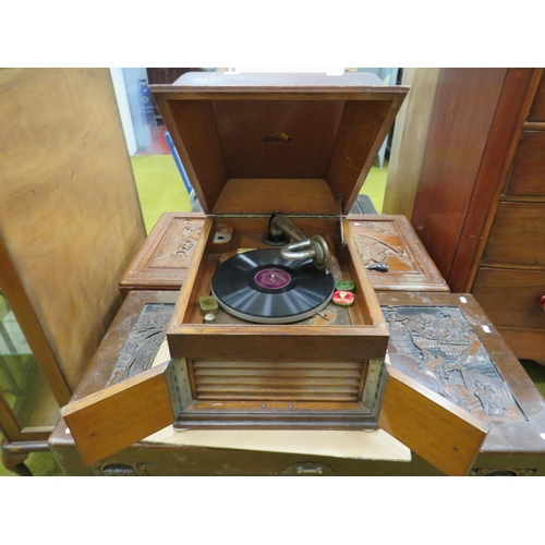 434 - Vintage Early 20th Century Wind up Gramophone in good running order. Comes with spare needles & Reco... 