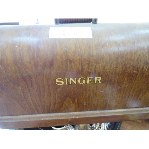 453 - Vintage Singer Sewing machine in running order with original wooden case. Serial number  EA552129.