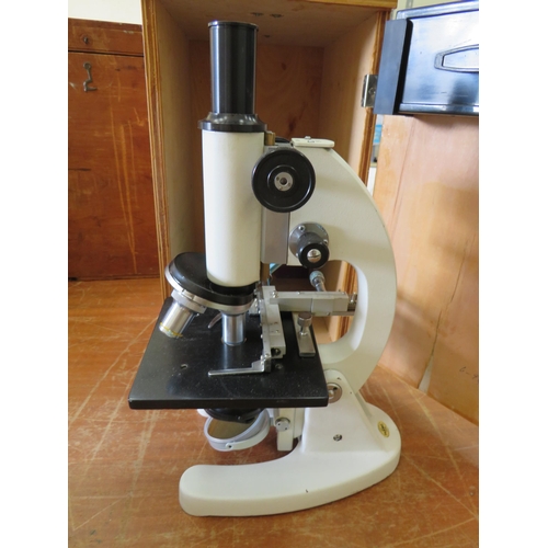 455 - Brunel XSP-03 model microscope with original instruction manual  in wooden case.