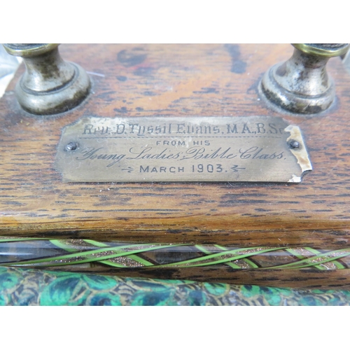 185 - Antique wooden and brass desk tidy with glass ink wells and three antique dip pens. Plaque dated 190... 