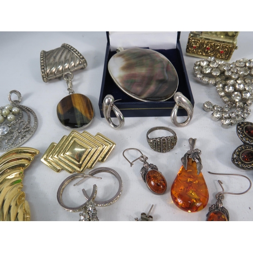 299 - Mixed Costume Jewellery and Sterling silver lot, Earrings, rings, pendants etc.