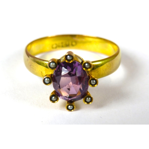 304 - 9ct Yellow Gold Ring set with an Oval Amethyst (10 x 6mm), surrounded by eight seed pearls.  Finger ... 