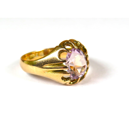 305 - Antique, 9ct Yellow Gold ring, set with a pale Amethyst (10 x 6mm) Finger size 'P' 3.3g.  Hallmarked... 